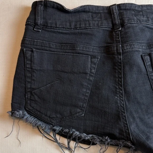 Brandy Melville Women's Frayed Hem Black Distressed Cutoff Jean Shorts Size 38 - Picture 8 of 11
